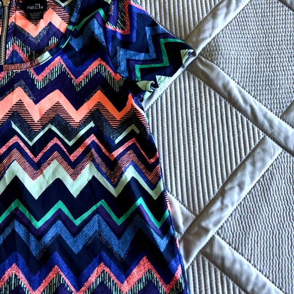 Rue 21 patterned top - Picture 3 of 3